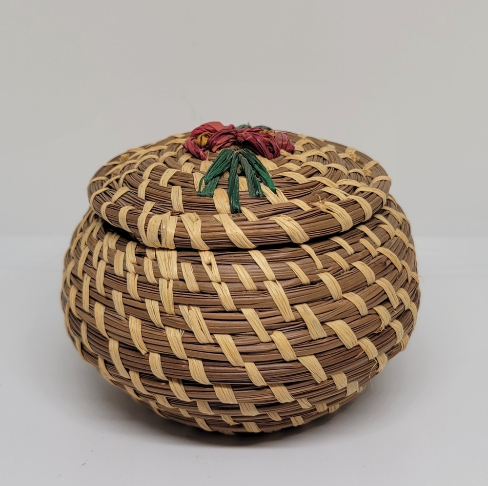 Artisan Handmade Pine Straw Needle Basket W Lid Artisan Made Small With Flower